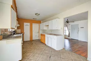 1410 Caplin St, Houston, TX 77022 - Photo 10