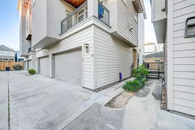 1325 W 24th Street #D, Houston, TX 77008 - Photo 2