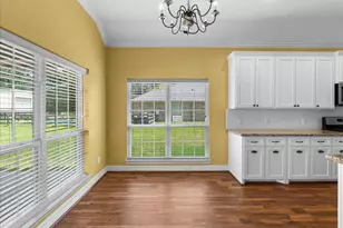 607 Oak St, Anahuac, TX 77514 - Photo 12