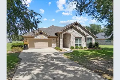 607 Oak Street, Anahuac, TX 77514 - Photo 1
