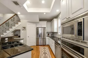 933 W 17th St, Houston, TX 77008 - Photo 6