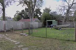 402 Alamo St, El Campo, TX 77437 - Photo 30