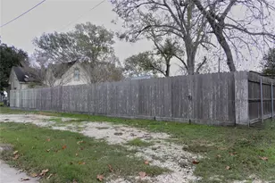 402 Alamo St, El Campo, TX 77437 - Photo 22