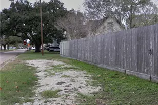 402 Alamo St, El Campo, TX 77437 - Photo 28