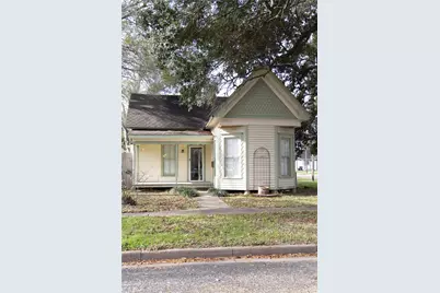 402 Alamo Street, El Campo, TX 77437 - Photo 2