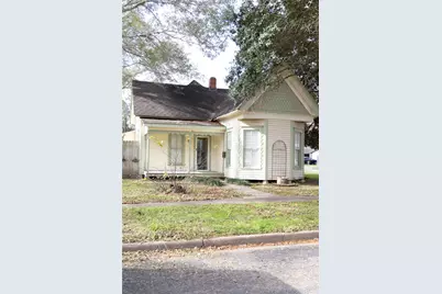 402 Alamo Street, El Campo, TX 77437 - Photo 1