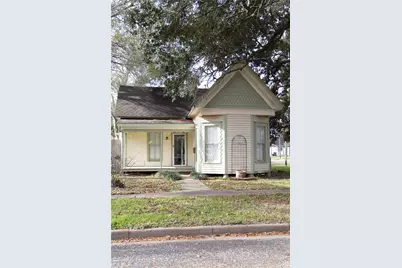 402 Alamo Street, El Campo, TX 77437 - Photo 2