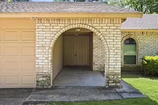 3218 Sycamore Springs Dr, Kingwood, TX 77339 - Photo 2