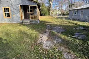 304 Callier St, Palestine, TX 75803 - Photo 2