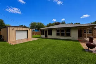 913 Cannan Dr, Angleton, TX 77515 - Photo 4
