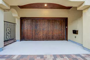 1809 W 24th St, Houston, TX 77008 - Photo 2