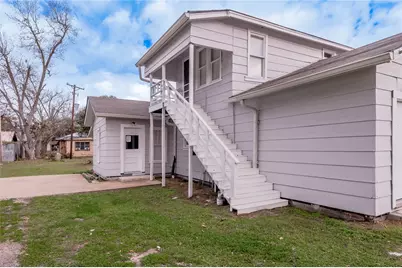 200 W Caroline Street #B, Trinity, TX 75862 - Photo 2