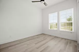 1801 S Wildflower Dr, Deer Park, TX 77536 - Photo 18