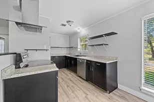 9 McClellan Cir, Houston, TX 77365 - Photo 6