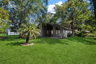 9 McClellan Cir, Houston, TX 77365 - Photo 2