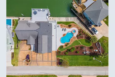 208 Coconut Street, Tiki Island, TX 77554 - Photo 2