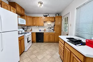409 Oak Dr, Lake Jackson, TX 77566 - Photo 4