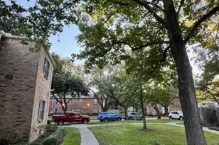 13004 Trail Hollow Dr, Houston, TX 77079 - Photo 20