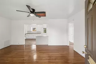 8171 Redfern Dr, Houston, TX 77033 - Photo 2