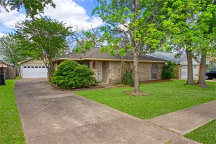 5742 Weeping Willow Rd, Houston, TX 77092 - Photo 2