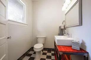108 W 10th 1/2 St, Houston, TX 77008 - Photo 16