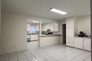 1023 W Snyder St, Alvin, TX 77511 - Photo 40