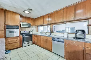 901 N Amburn Rd, Texas City, TX 77591 - Photo 10