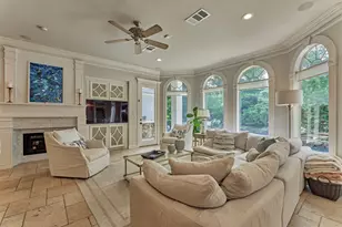 319 S Silvershire Cir, The Woodlands, TX 77381 - Photo 12