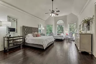 319 S Silvershire Cir, The Woodlands, TX 77381 - Photo 20