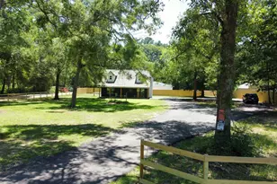 17122 Springfield Dr, Conroe, TX 77302 - Photo 2