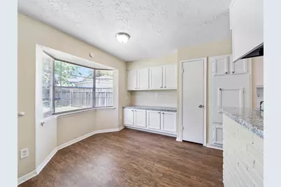 7962 Southmeadow Drive, Houston, TX 77071 - Photo 6