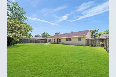 7962 Southmeadow Drive, Houston, TX 77071 - Photo 20