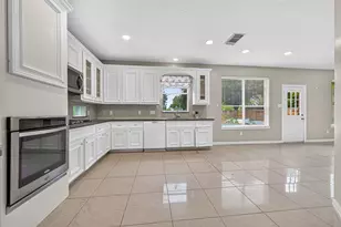 14910 White Forge Ln, Sugar Land, TX 77498 - Photo 4