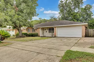 6131 Tiffany Dr, Houston, TX 77085 - Photo 2