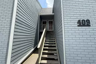 409 S Bauer Dr, Port Lavaca, TX 77979 - Photo 2