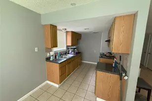 409 S Bauer Dr, Port Lavaca, TX 77979 - Photo 4