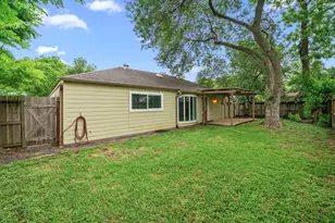 2103 Cherry Bend Dr, Houston, TX 77077 - Photo 28