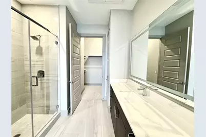 401 W 25th Street #2125, Houston, TX 77008 - Photo 10