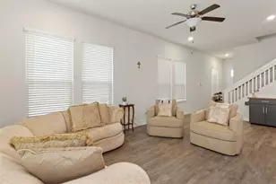 4416 Santorini Ln, Houston, TX 77045 - Photo 8