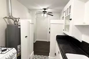 1136 Berthea St, Houston, TX 77006 - Photo 12