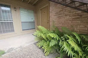 700 Thicket Ln, Houston, TX 77079 - Photo 8