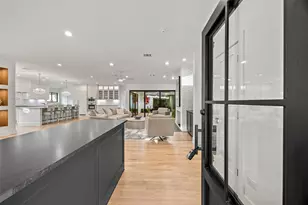 5658 Del Monte Dr, Houston, TX 77056 - Photo 2