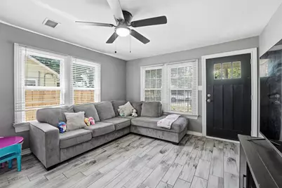 9330 E Avenue L, Houston, TX 77012 - Photo 8
