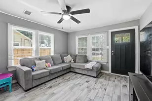 9330 E Avenue L, Houston, TX 77012 - Photo 8
