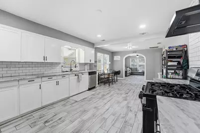 9330 E Avenue L, Houston, TX 77012 - Photo 12