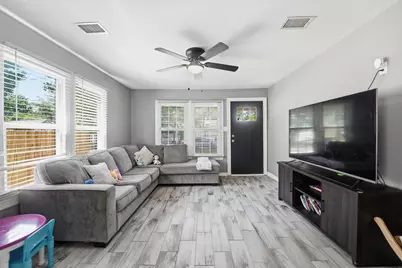 9330 E Avenue L, Houston, TX 77012 - Photo 14