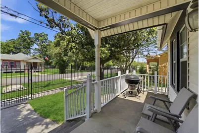 9330 E Avenue L, Houston, TX 77012 - Photo 6