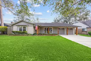 10207 Oak Point Dr, Houston, TX 77043 - Photo 1