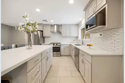 10207 Oakpoint Drive, Houston, TX 77043 - Photo 24