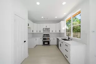 82 N Apple Springs Cir, The Woodlands, TX 77382 - Photo 14